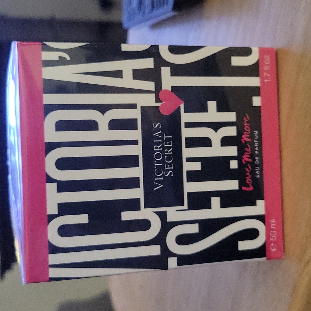 Victoria secret love me more purfume